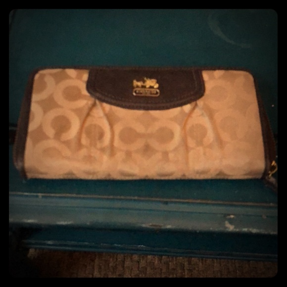 Coach Accordion Zip Wallet - Picture 1 of 2
